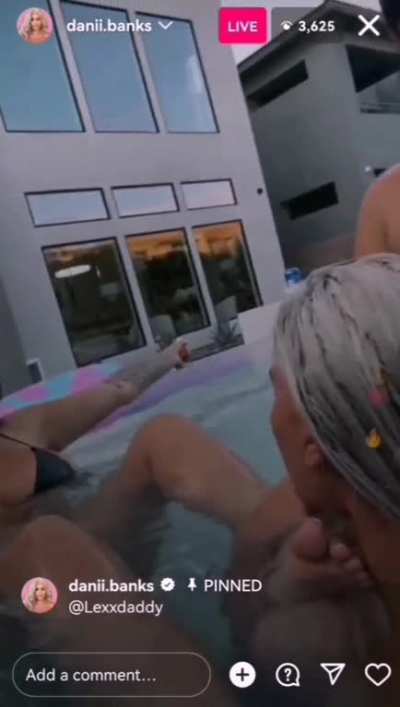 Danii banks hot make out session (public) &eth;&brvbar;