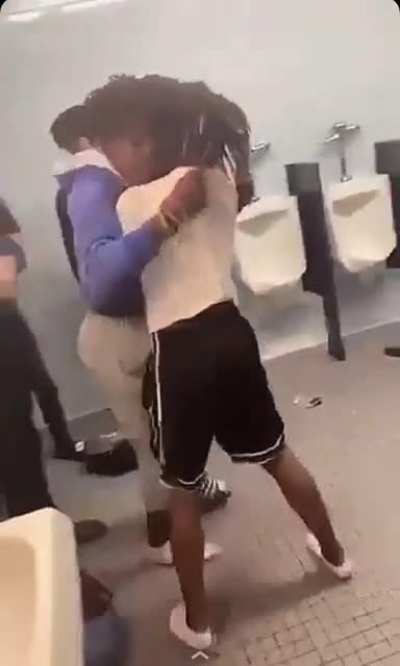 No sound but bathroom 1v1