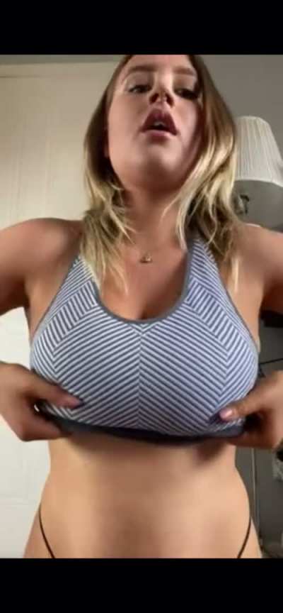 Dropping her big natural milkers