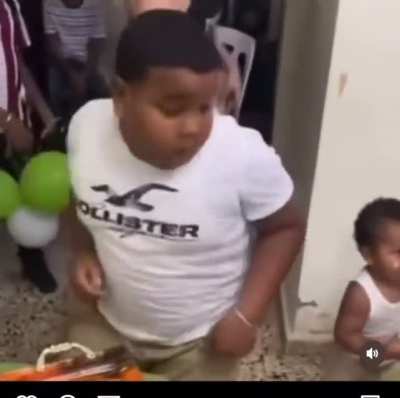 That boy fanum hype for his plate!