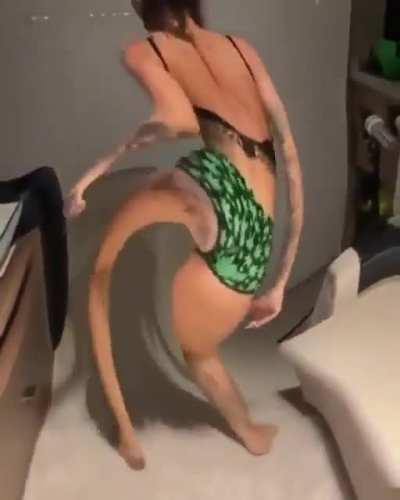 Acho incr&iacute;vel como a mulher m&eacute;dia brasileira &eacute; um ser impulsionado pela necessidade de obter aten&ccedil;&atilde;o