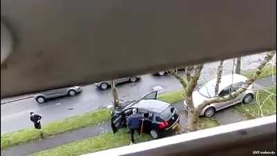 Man discovers how to use his zoom but not how to open his blinds