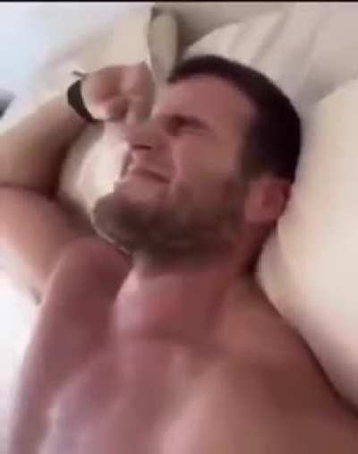 Meia noite cidad&atilde;o, se espregui&ccedil;a a&iacute;.
