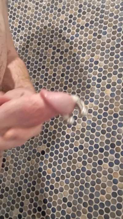 Shitty camera work, but a nice big load of cum... 