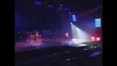 The live concert song is supposed to end but doesn&rsquo;t lmao