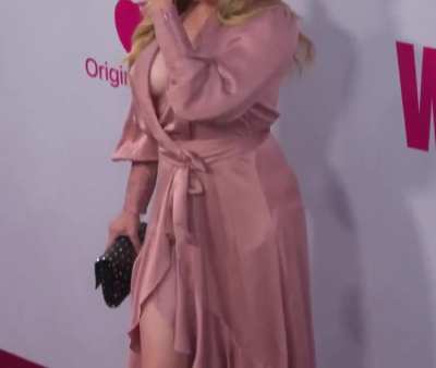 Katheryn attends the Los Angeles premiere of the "Wolfs" at TCL Chinese Theatre in Hollywood, California - September 2024