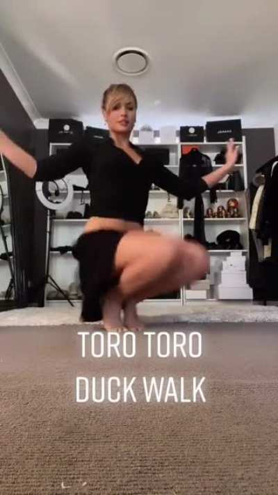 Polynesian dance - Toro Toro Duck Walk
