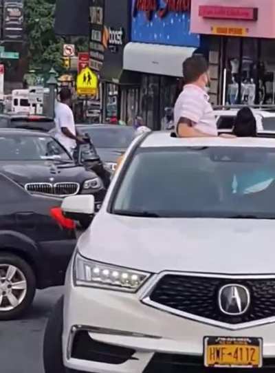 Today in the bronx in fordham nigga was wylin in traffic lmaoo fucked up his whole car trying to dip. Probably had some work in the car or a stick🤷&zwj;♂️