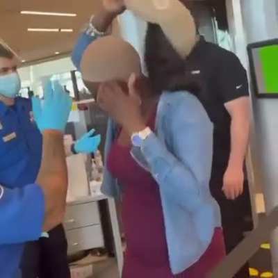 Ma&lsquo;am, please take your hat off