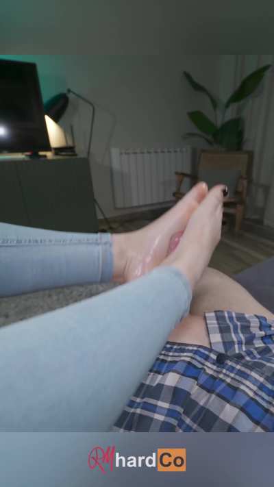 Playing with my feet &amp;amp; getting them covered with cum