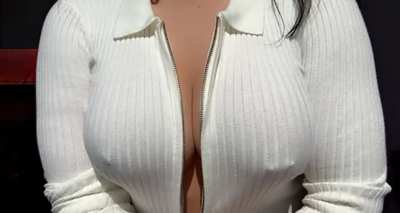 Revealing my big tits...want to squeeze them?? 😍