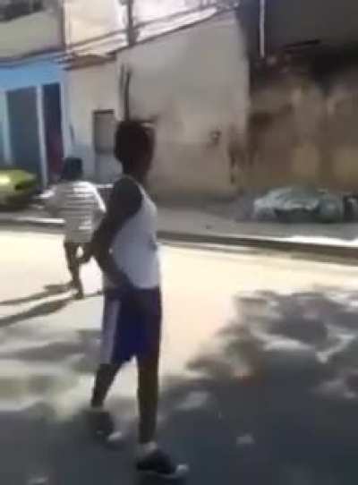 Criança lacradora tem mais é que se fuder
