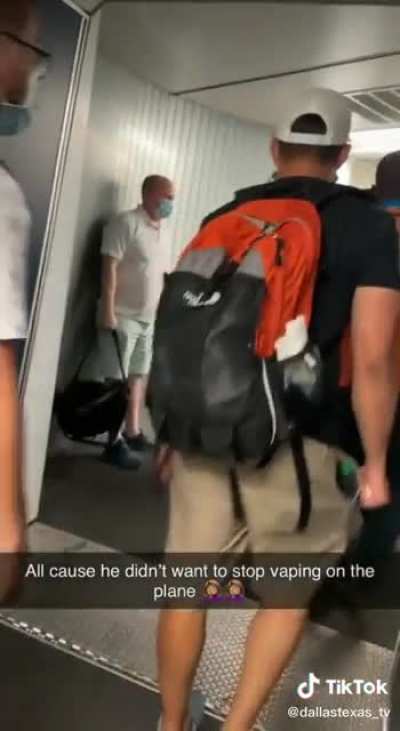 Man gets arrested because he didn’t want to stop vaping on the plane