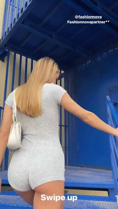Ass in motion