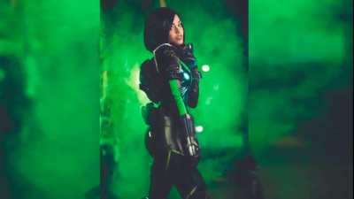 Short video of Rae as Viper