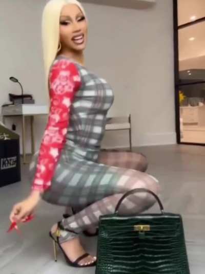 Juss know she a good rider😬🤣🍑Slow-Mo