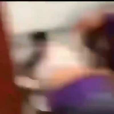 amigos dejen cagar tranquilo al niño en paz👦😡👊