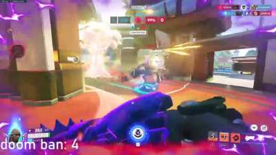 What is this hazard ult bug?? (I couldn't move in my ult)