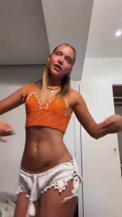 Olivia Ponton dancing queen
