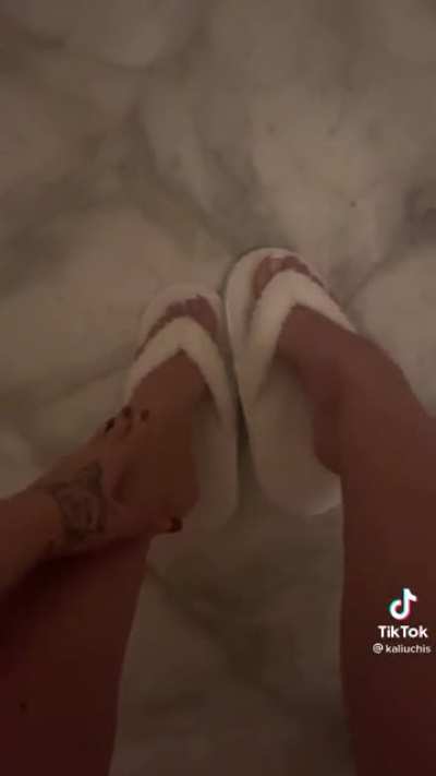 @kaliuchis she&rsquo;s a singer. lots of vids under this sound too.