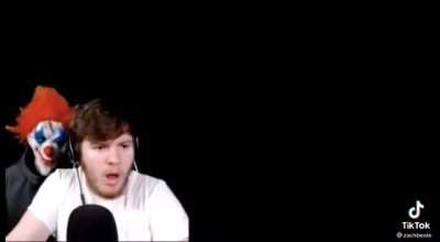 Guy scares his brother while he&rsquo;s streaming a horror game