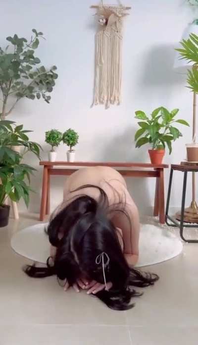 Obedient good girl 