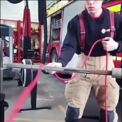 Tying a slap clove hitch knot
