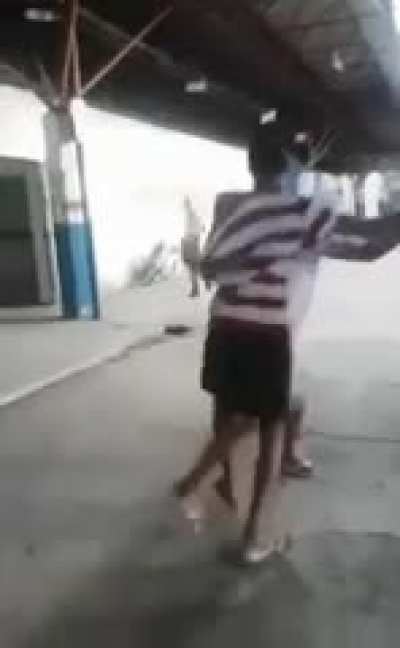 olm her bu videoyu izlediğimde aklıma 'adam &ouml;ld&uuml; mınagoyayım' geliyo