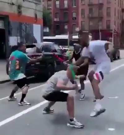 El u/bigotes15 en la vida real con sus amigos: