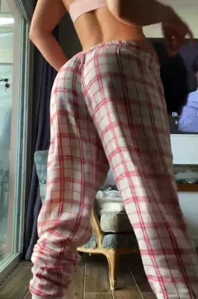 My ass reveal from my PJs 😇