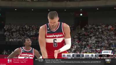 [Highlight] Japanese crowd becomes eerily silent as players, in this case Porzingis, attempts free throws