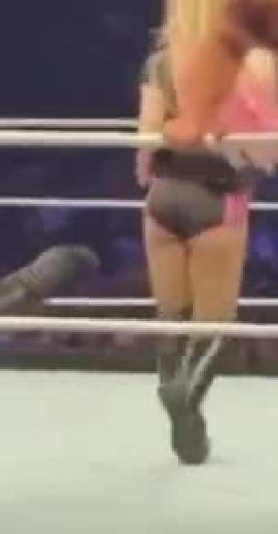 Alexa booty on Saturday Night&rsquo;s Main Event