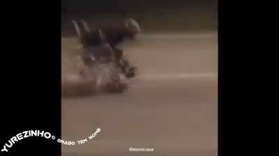 O professor Xavier indo bater na cara do magnéto