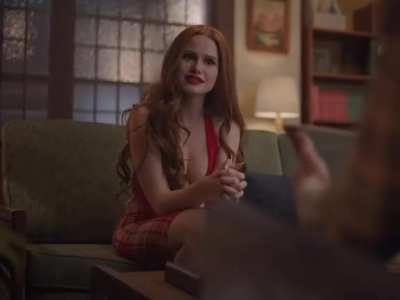 Madelaine "My eyes are up here" Petsch. (22 seconds)