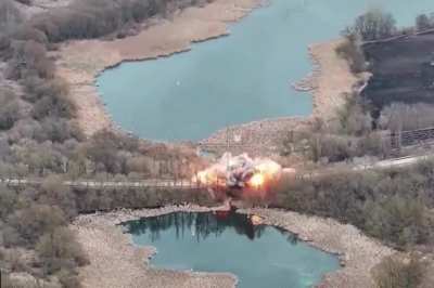 Drone footage of the Ukrainian airforce attacking bridges in the Belgorod region of Russia.