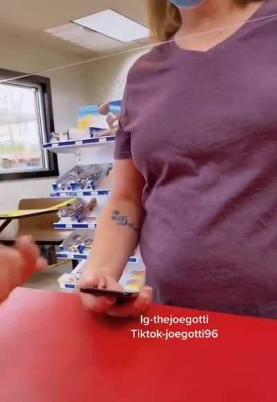 Karen confronts employee over viral video of her with cut face mask