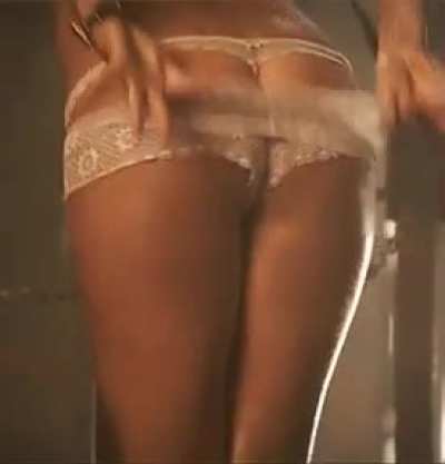 Jennifer Aniston&rsquo;s ass makes me so hard