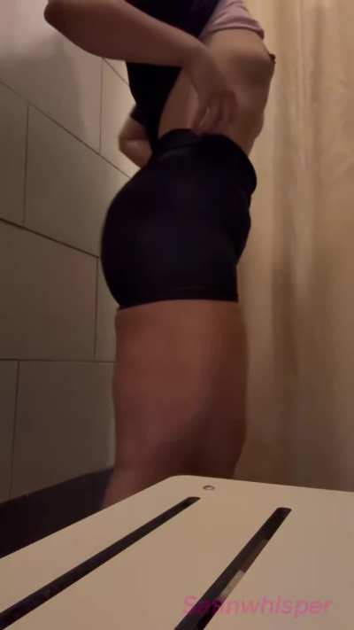 Teasing in the gym locker room [VA] F23