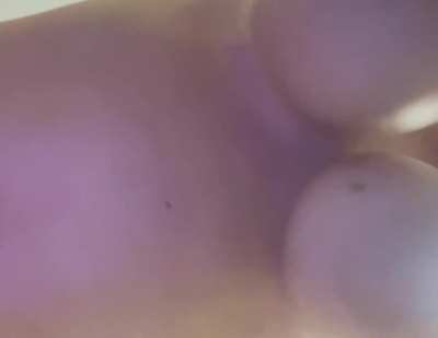 Here, bouncy boobies
