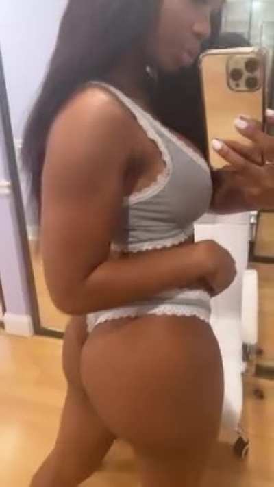 Tell me the things you wanna do to me if im your fuckdoll
