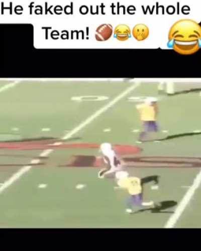 He Literally faked out the whole Team! LOL