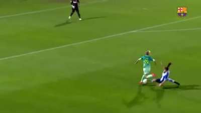 I found the soccer equivalent of that snake-iguana Planet Earth video.