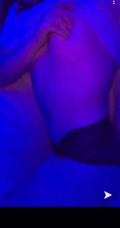 I&rsquo;m doing Snapchat hacks for $15. I can get into my eyes only as well as check peoples chats. Im not dumb so don&rsquo;t waste your time trying to scam me and I won&rsquo;t scam you. I&rsquo;ll send you proof before you have to pay but no free n*des until I recieve payment