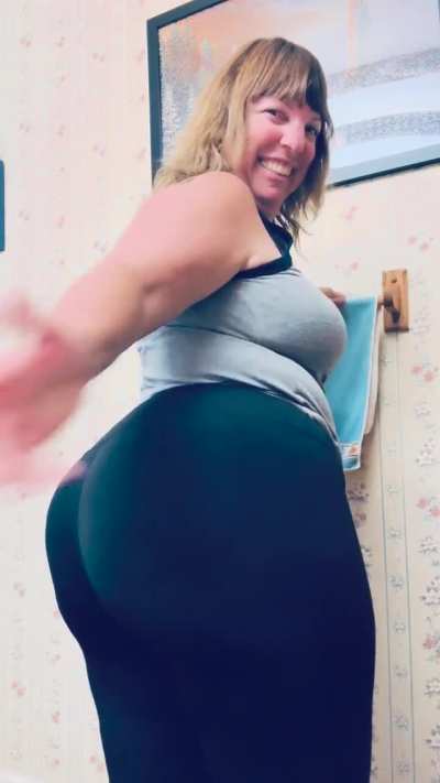 Think you can handle my stinky bubbly period farts? They are the worst!!