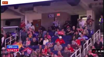 Trump: "You don't have any seats that are empty" - Cameraman facts checks him. 