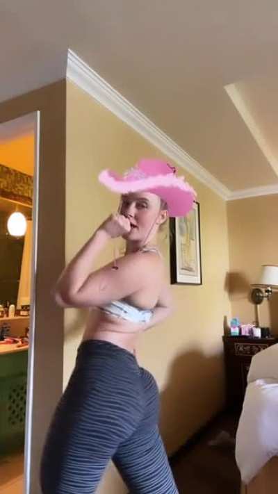 Slap that 🍑