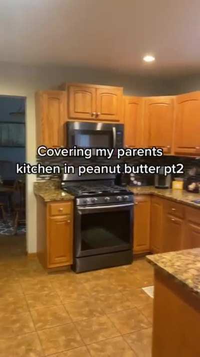 Covering parents&acirc; kitchen in peanut butter