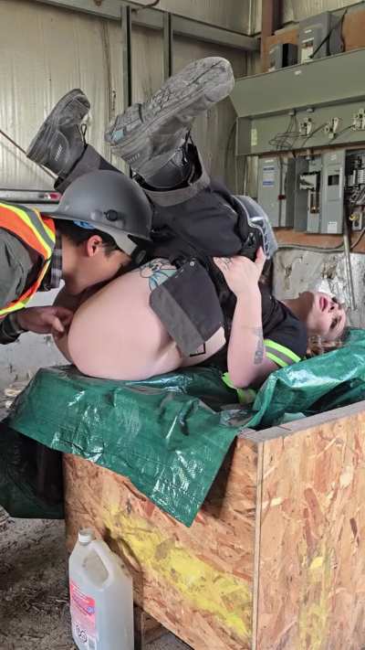 Slut fucks her foreman on the clock