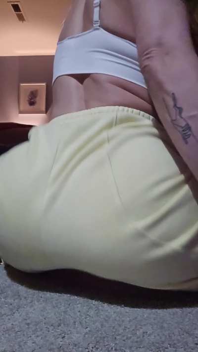 Sweatpants twerk