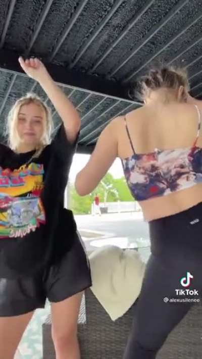 damn she tall 😳